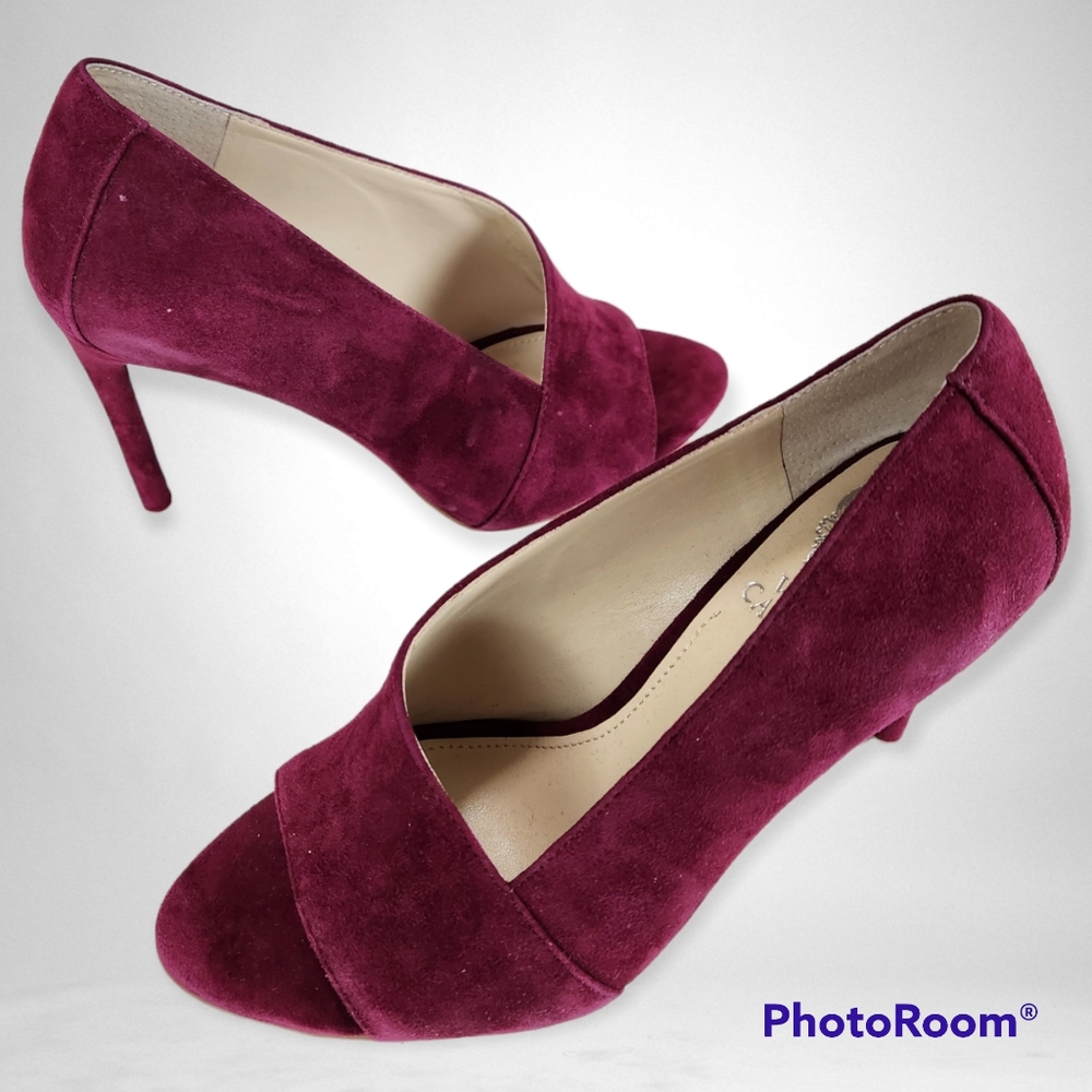 Vince Camuto Rallien Holiday Burgundy Red Suede Heels size 7.5M
